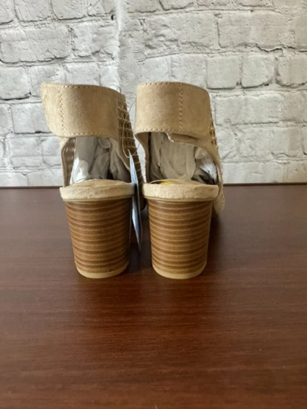 NWT Kim Rogers Tan Perforated Peep Toe Slingback Sandals Size 6.5